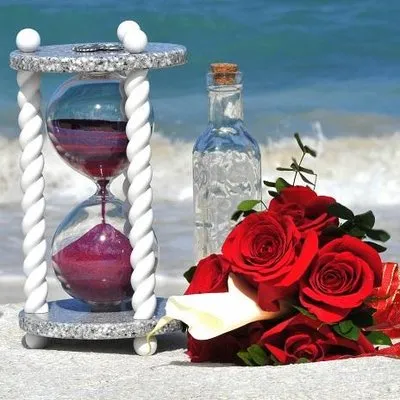 Heirloom Hourglass
